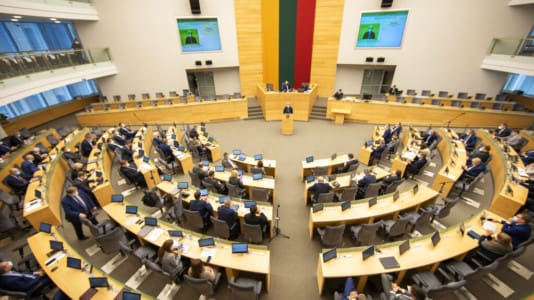 Lithuania agrees to officially spell Polish surnames in their original versions